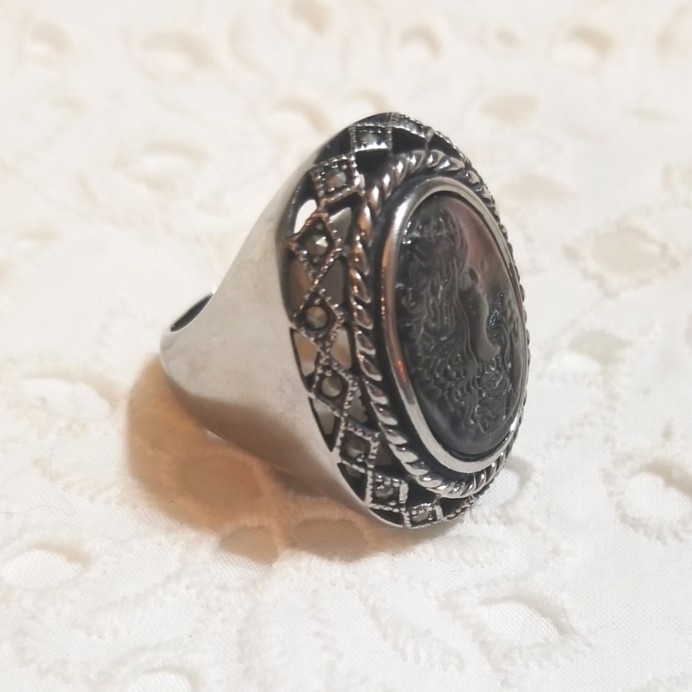 VTG Mother of Pearl Marcasite Statement Ring - Picture 4 of 7